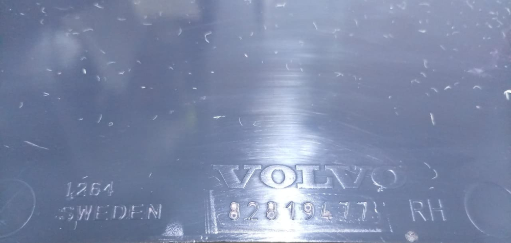 CUBIERTA,DE,ESTRIBO,SUPERIOR,RH,VOLVO